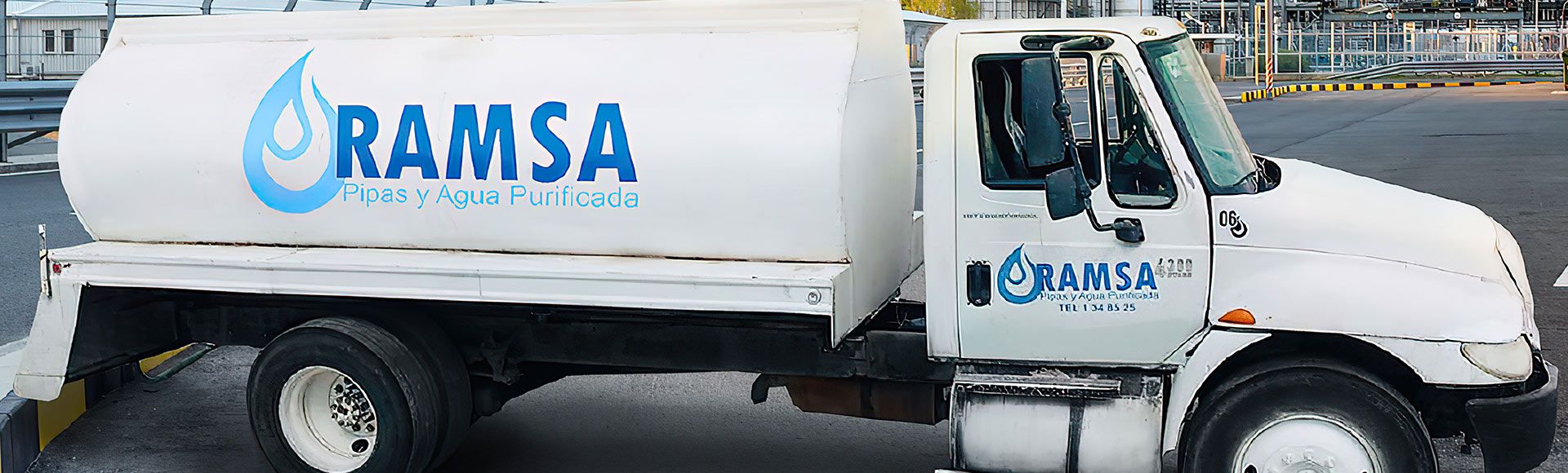 Transporte de agua en pipas en Arteaga