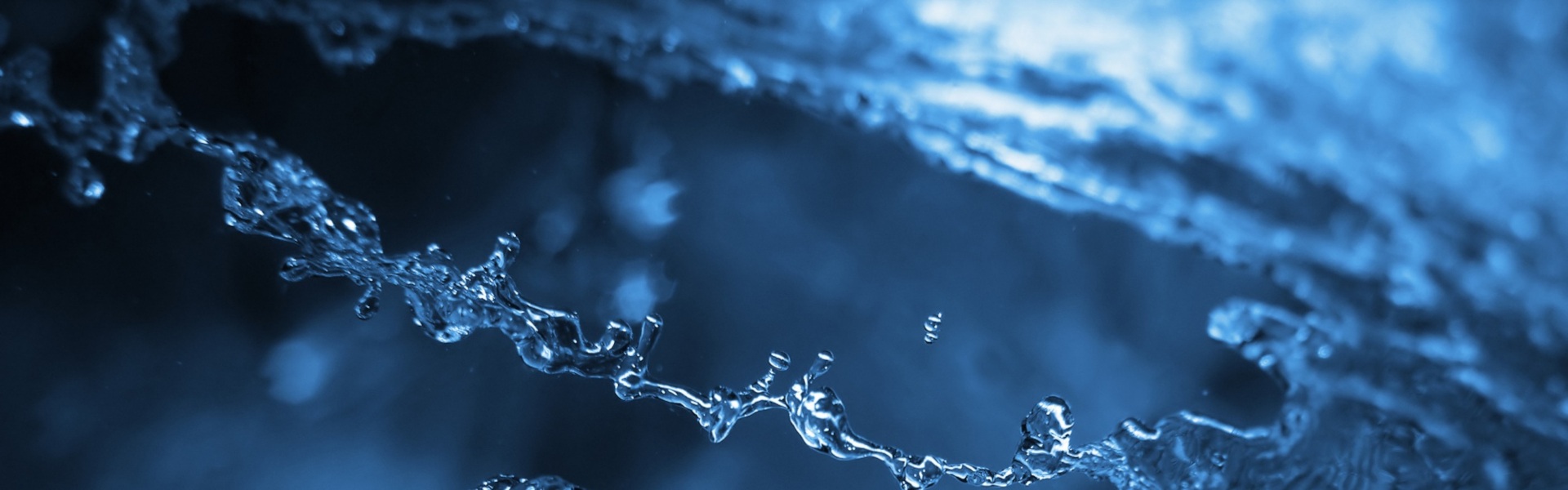 Agua Destilada y Desionizada: Los Secretos detrás de la Pureza en los Procesos Industriales